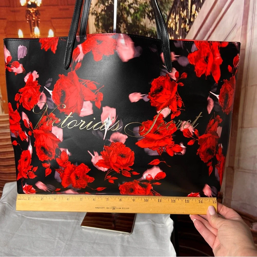 VICTORIAS SECRET ROSE TOILE FLORAL LIMITED EDITION TOTE 🌹🌹❤️❤️ - Picture 12 of 12